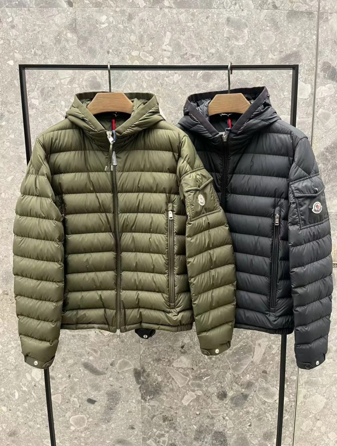 NO:610270,Moncler Galion men's short hooded down jacket jacket. Real shot display at the counter. 'You can't buy it in winter' hot style.,,jackets & coats,jackets & coats,down jacket,hats,alexander wang19860909Moncler Galion男士短款连帽羽绒服夹克外套.柜台实拍展示.“冬天买不到的”爆款.,,jackets & coats,jackets & coats,down jacket,hats,alexander wang,Men's clothing
