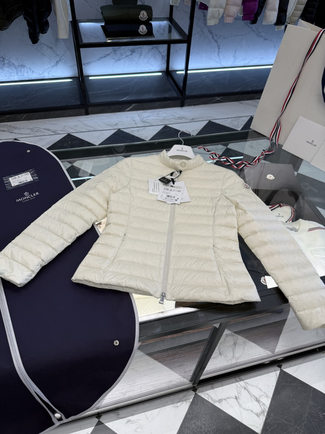 NO:599136,Mengkou-Moncler Igelle women's short down jacket. New classic and lightweight style. The cropped version is super beautiful. More details are shot.,,Moncler,jackets & coats,jackets & coats,down jacket,alexander wang19860909蒙口-Moncler Igelle女士短款羽绒夹克外套.全新经典轻薄爆款.裁剪版型超级好看.更多细节实拍.,,Moncler,jackets & coats,jackets & coats,down jacket,alexander wang,Men's clothing