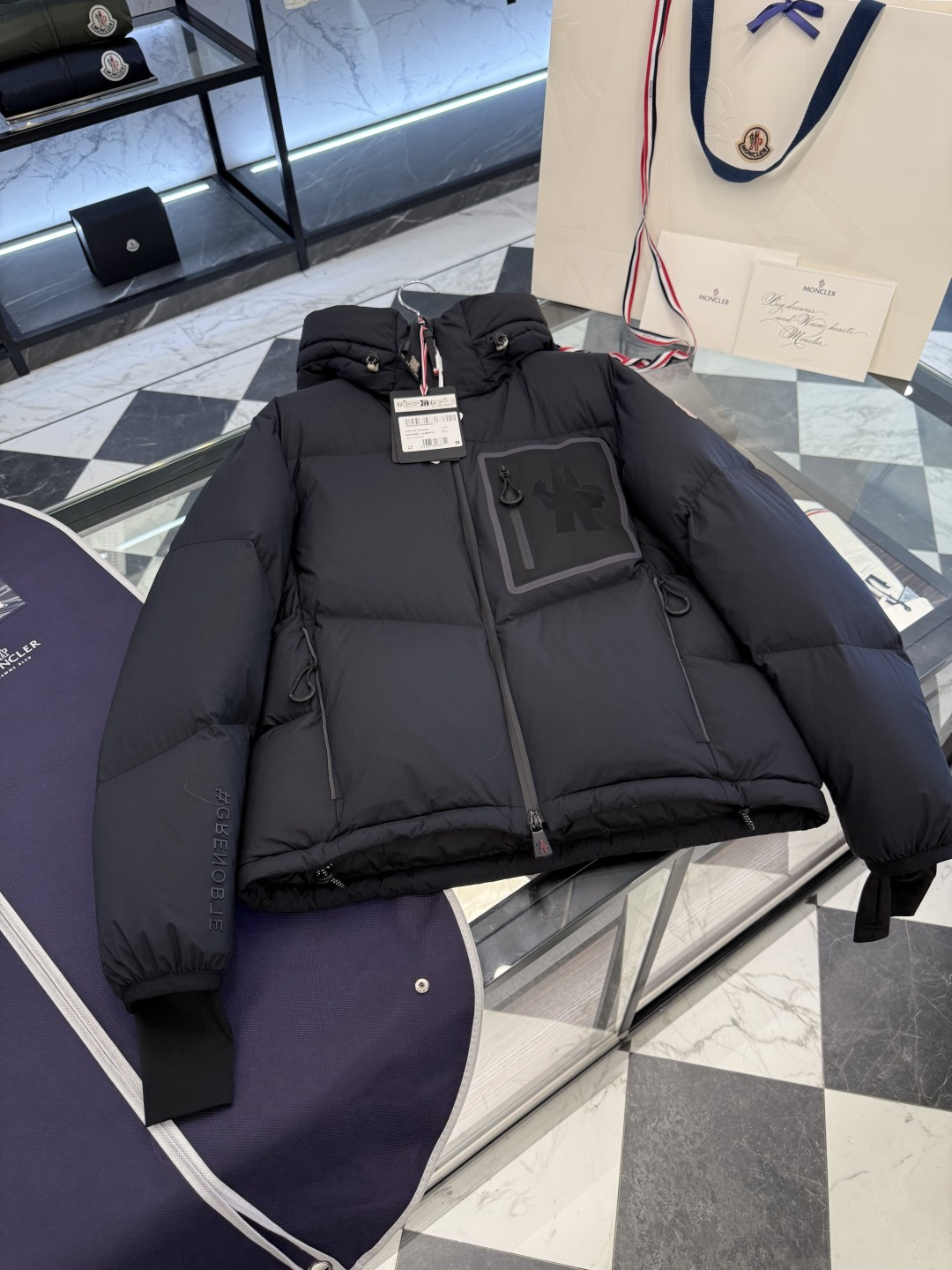 NO:660546,Moncler Grenoble series Mandres hooded short down jacket. Original weight goose down filling. More details real shot.,Moncler,jackets & coats,jackets & coats,down jacket,hats, 19860909Moncler Grenoble系列Mandres连帽短款羽绒夹克外套.原克重鹅绒填充.更多细节实拍.,蒙口-服装,Moncler,jackets & coats,jackets & coats,down jacket,hats, ,Women's clothing