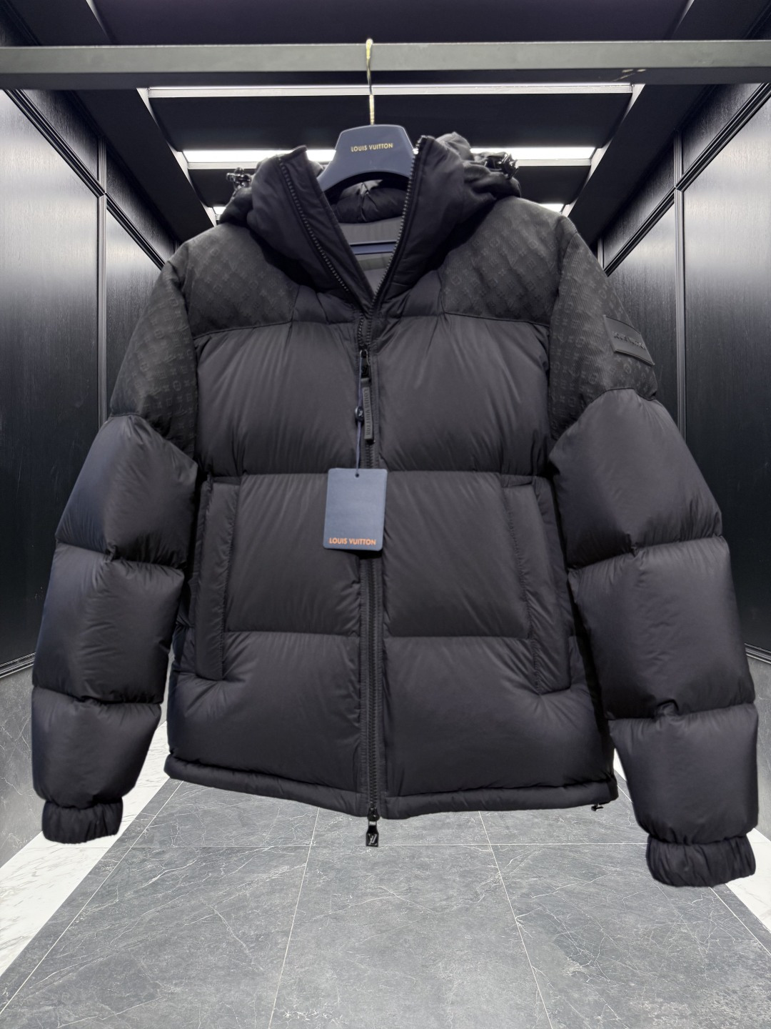 高版本-特级羽绒⬆️Louis Vuitton Lv 141拼接MONOGRAM全新立体提花连帽羽绒外套