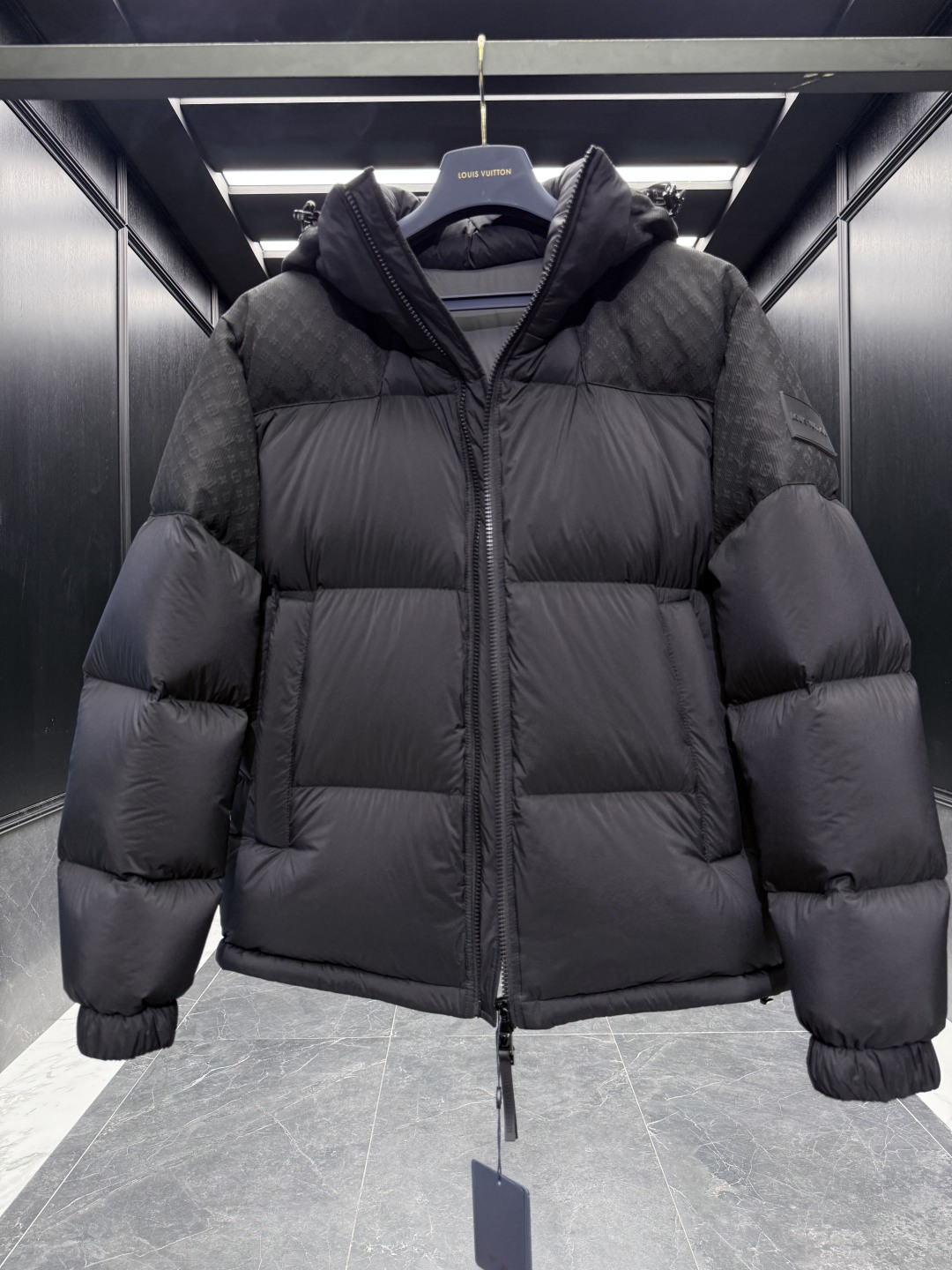 高版本-特级羽绒⬆️Louis Vuitton Lv 141拼接MONOGRAM全新立体提花连帽羽绒外套