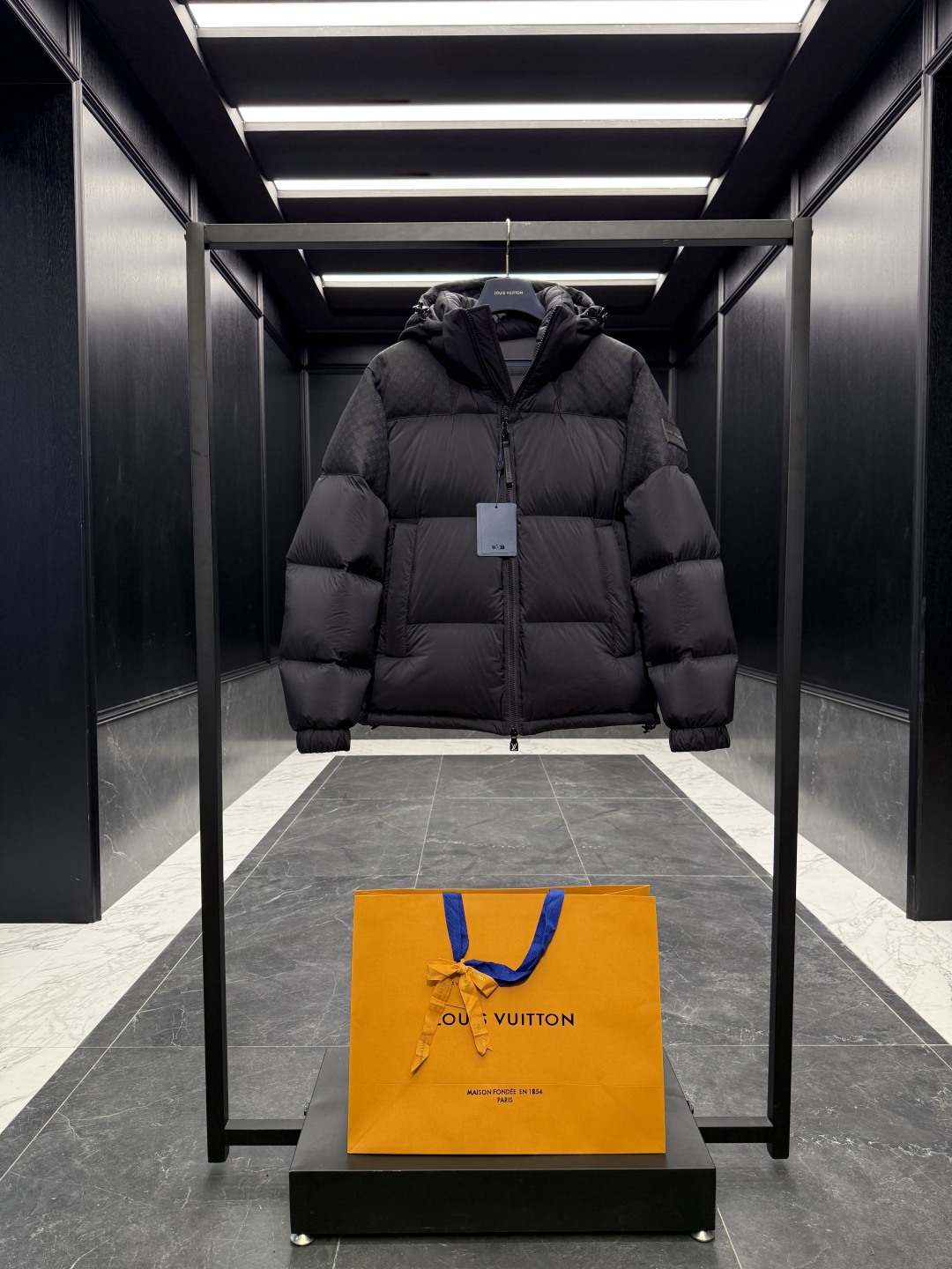 高版本-特级羽绒⬆️Louis Vuitton Lv 141拼接MONOGRAM全新立体提花连帽羽绒外套