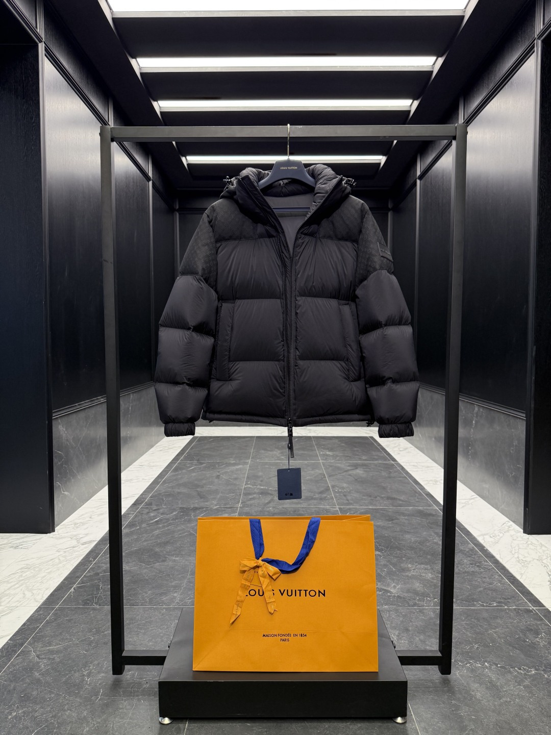 高版本-特级羽绒⬆️Louis Vuitton Lv 141拼接MONOGRAM全新立体提花连帽羽绒外套