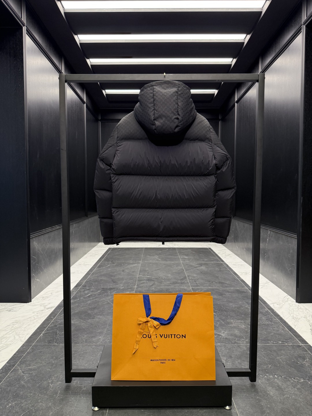 高版本-特级羽绒⬆️Louis Vuitton Lv 141拼接MONOGRAM全新立体提花连帽羽绒外套