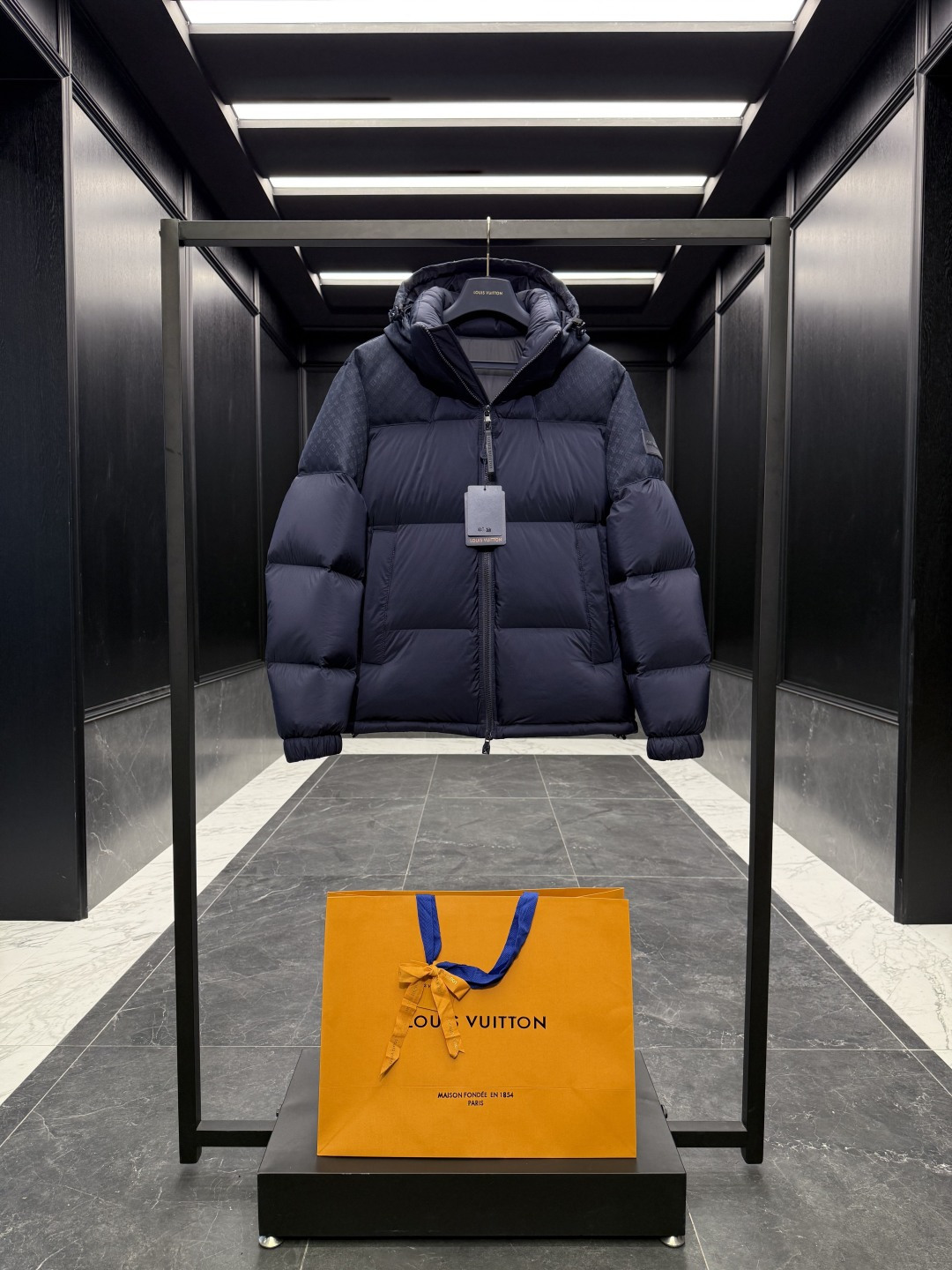 高版本-特级羽绒⬆️Louis Vuitton Lv 141拼接MONOGRAM全新立体提花连帽羽绒外套