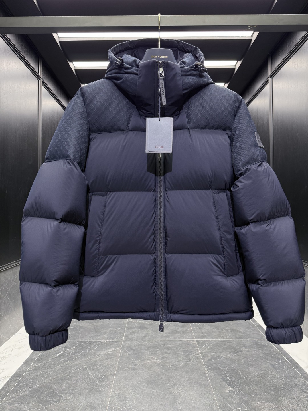 高版本-特级羽绒⬆️Louis Vuitton Lv 141拼接MONOGRAM全新立体提花连帽羽绒外套