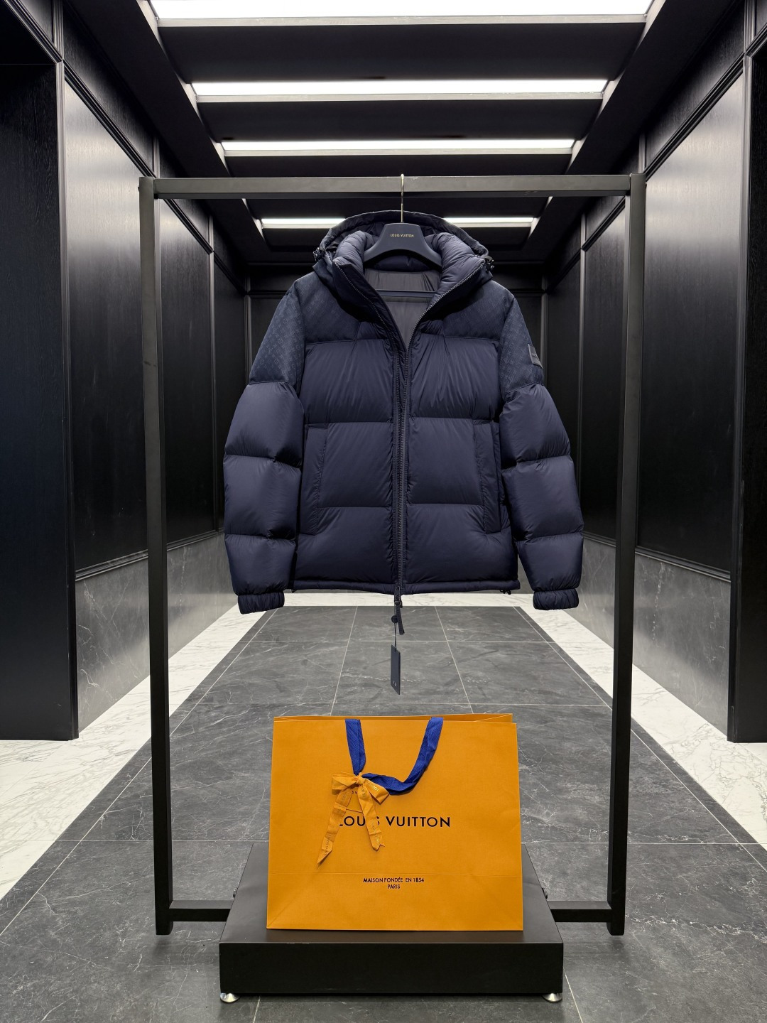 高版本-特级羽绒⬆️Louis Vuitton Lv 141拼接MONOGRAM全新立体提花连帽羽绒外套