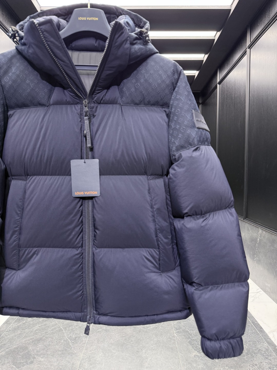 高版本-特级羽绒⬆️Louis Vuitton Lv 141拼接MONOGRAM全新立体提花连帽羽绒外套