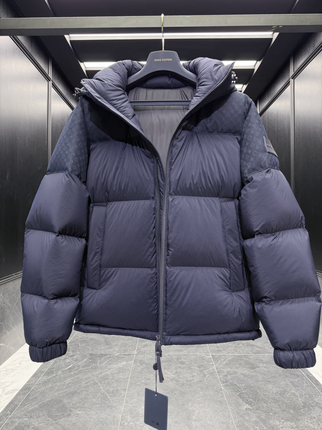 高版本-特级羽绒⬆️Louis Vuitton Lv 141拼接MONOGRAM全新立体提花连帽羽绒外套