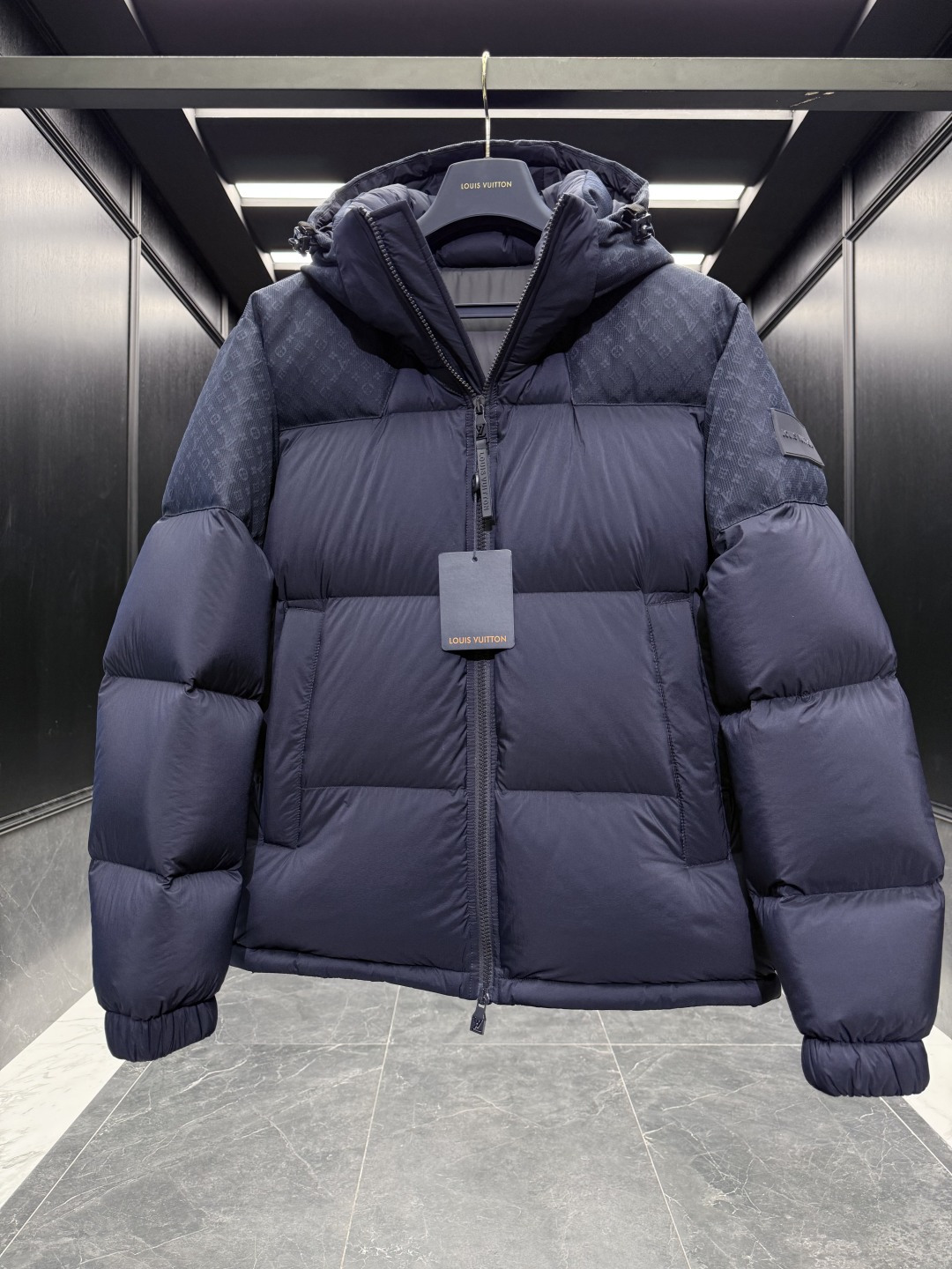 高版本-特级羽绒⬆️Louis Vuitton Lv 141拼接MONOGRAM全新立体提花连帽羽绒外套