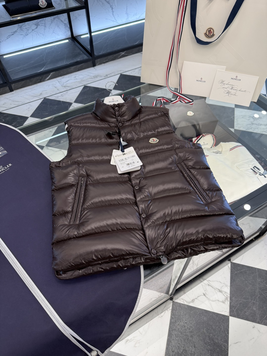 NO:660559,Moncler Tibb men's down vest. Ace classic. Goose down filling. Original replacement fabric. More detailed real shots., Moncler-clothing, Moncler, down jacket,  19860909Moncler Tibb男士羽绒马甲.王牌经典.鹅绒填充.原厂替换面料.更多细节实拍.,蒙口-服装,Moncler,down jacket, ,Women's clothing