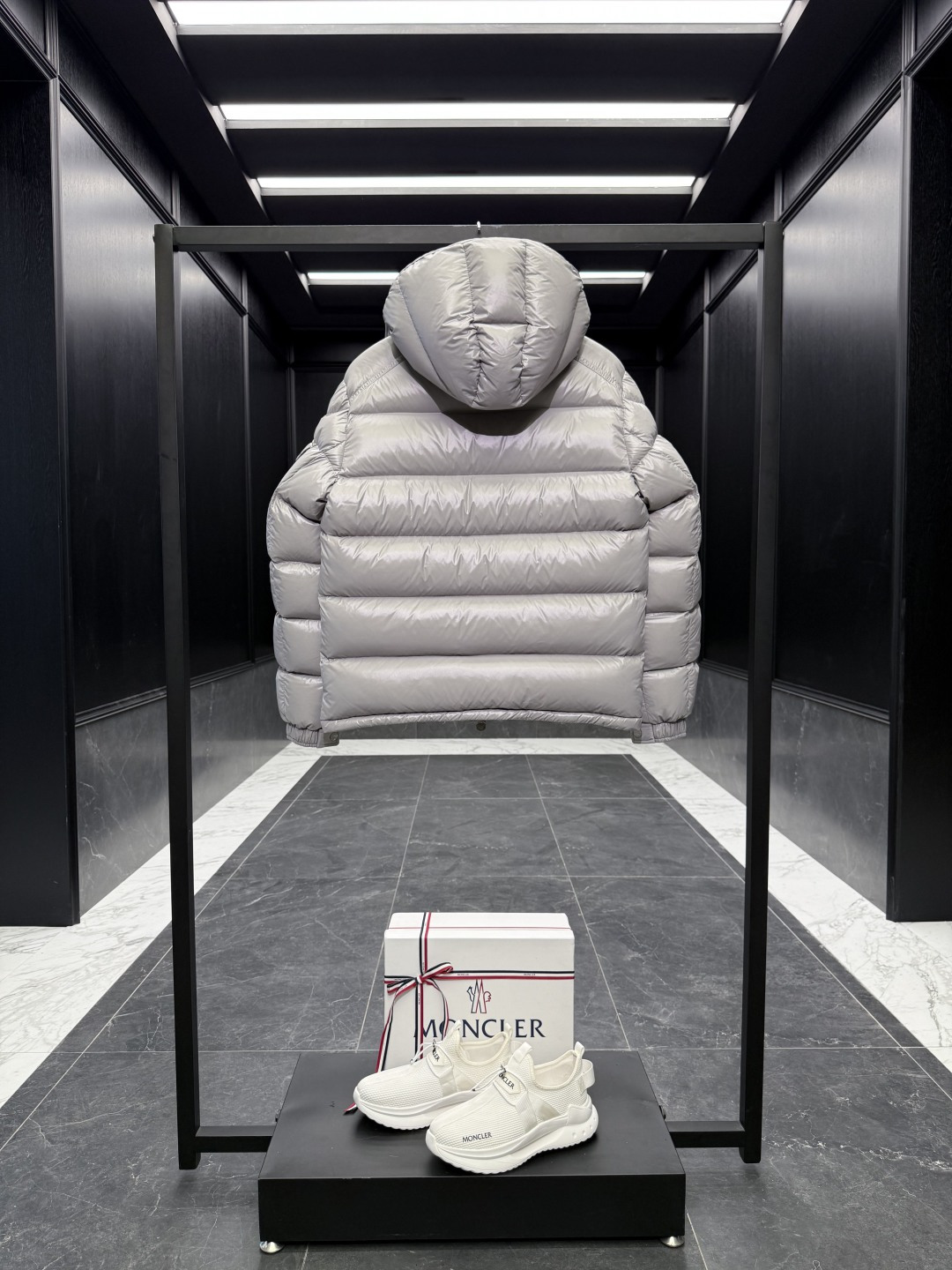 特级羽绒⬆️Moncler Maya经典短款羽绒服夹克外套.⚠️限定灰色，市面唯一对版颜色，特级鹅绒填充