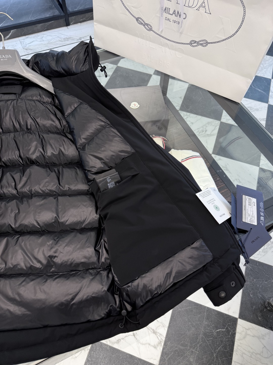 Prada Goose Down Padded Jacket Outfits Classic Red Label Lightweight Business 9 cmp i1759083629979 3725 0 7