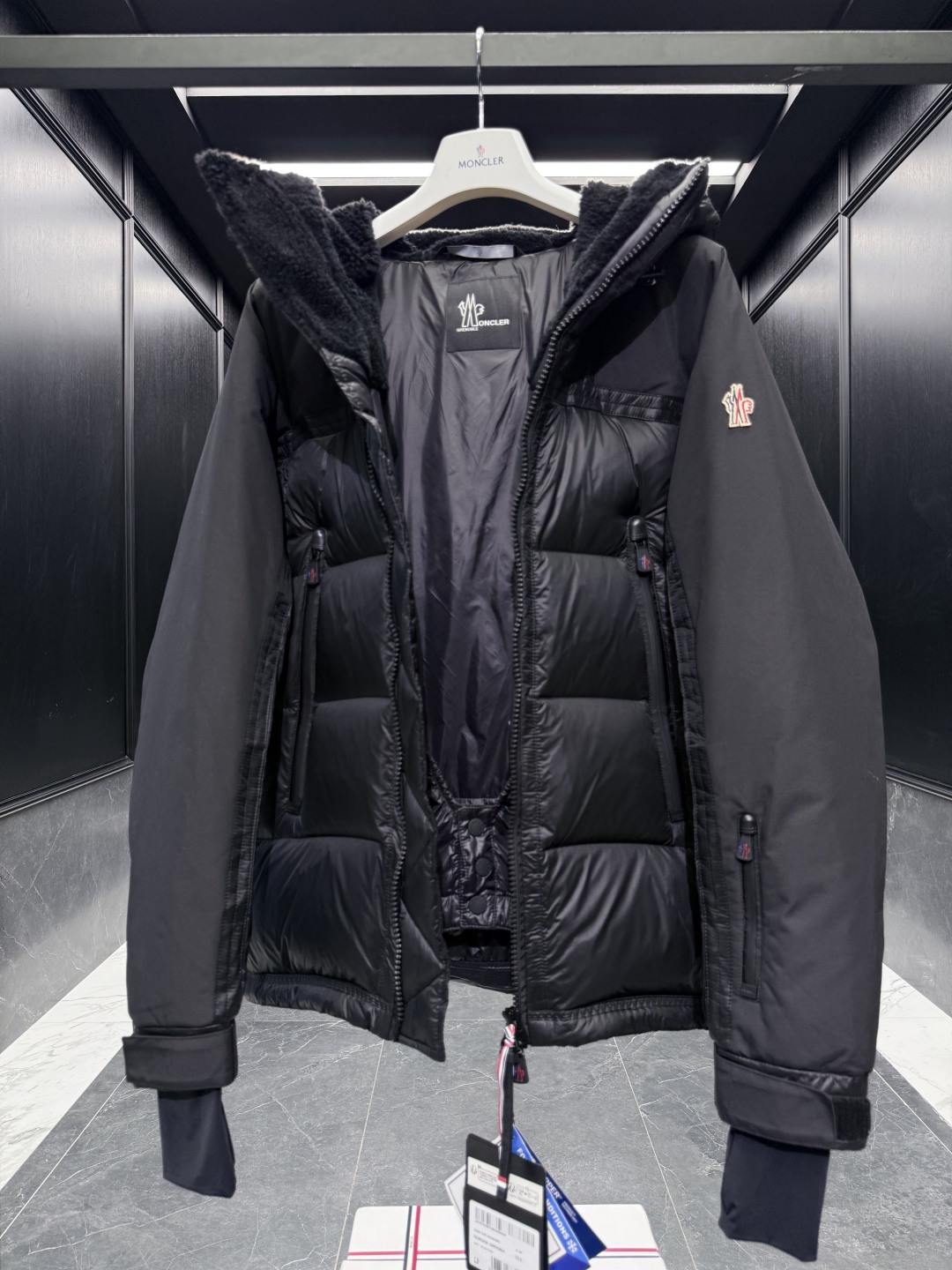 特级羽绒⬆️ Moncler Grenoble男士Morgins羊毛皮拼接里羽绒服.高端单品.原版购入开