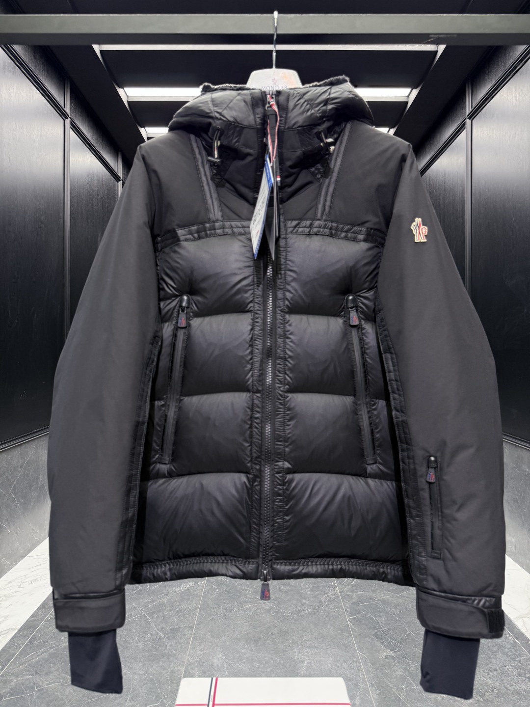 特级羽绒⬆️ Moncler Grenoble男士Morgins羊毛皮拼接里羽绒服.高端单品.原版购入开