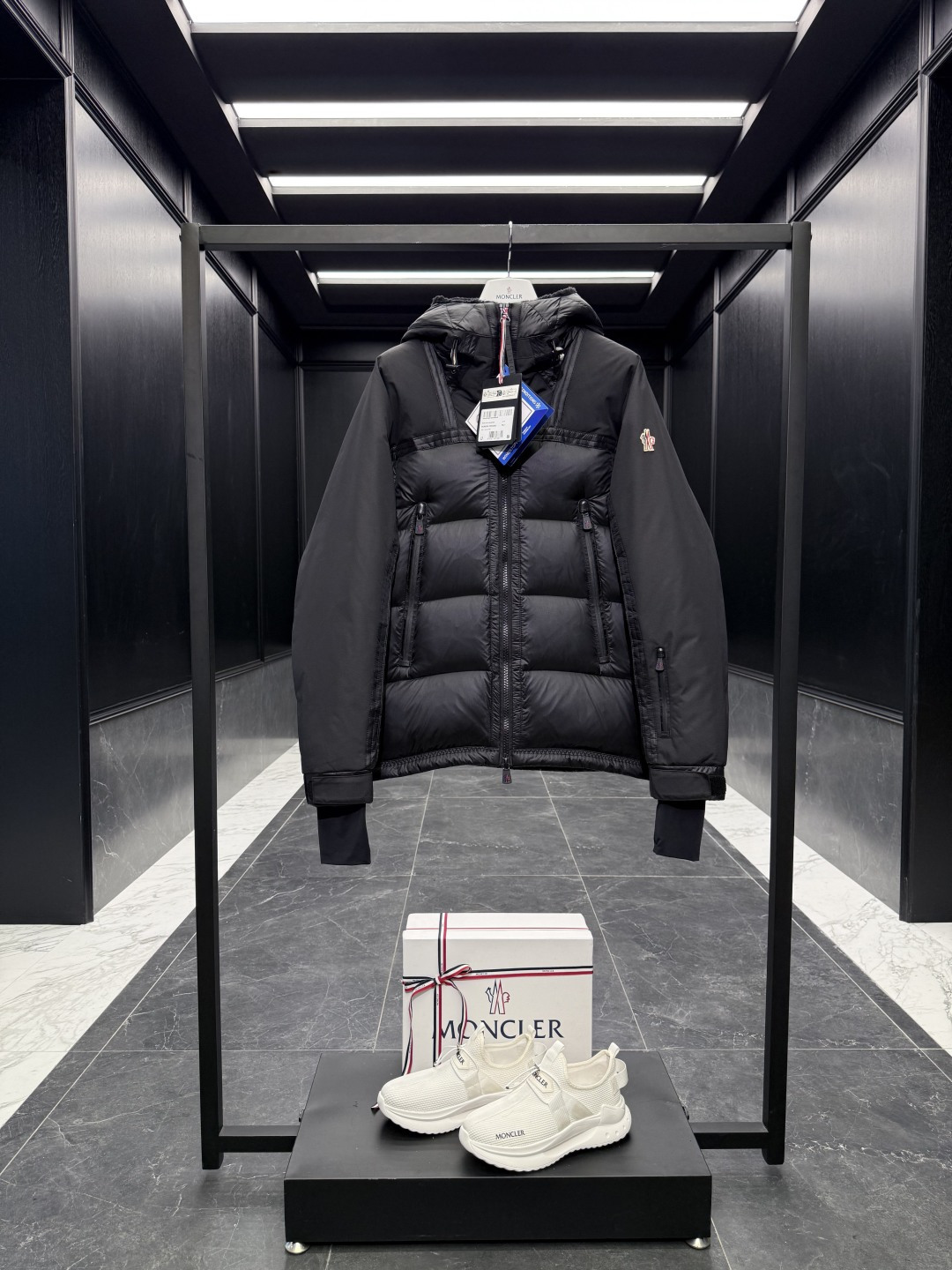 特级羽绒⬆️ Moncler Grenoble男士Morgins羊毛皮拼接里羽绒服.高端单品.原版购入开