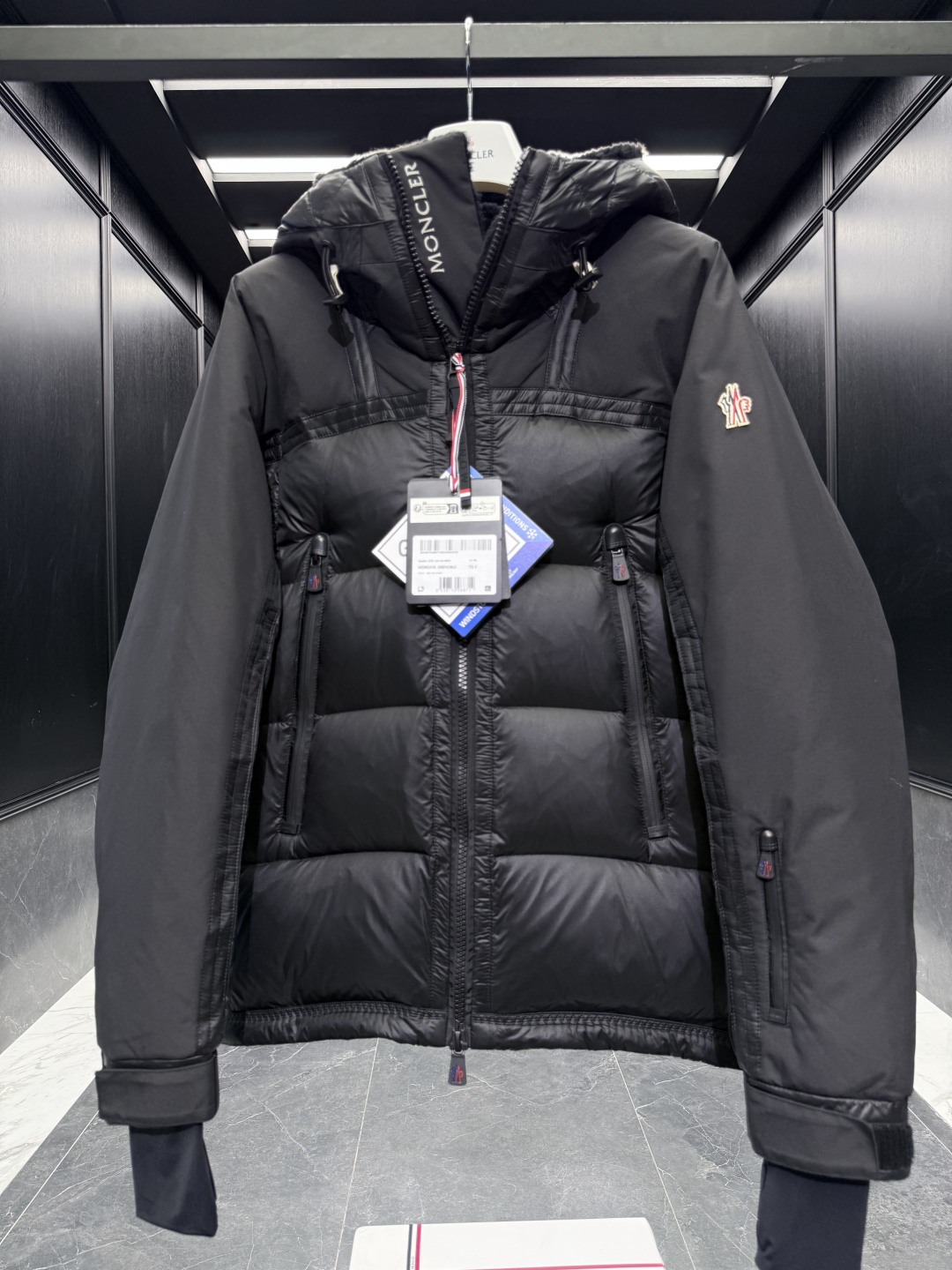 特级羽绒⬆️ Moncler Grenoble男士Morgins羊毛皮拼接里羽绒服.高端单品.原版购入开