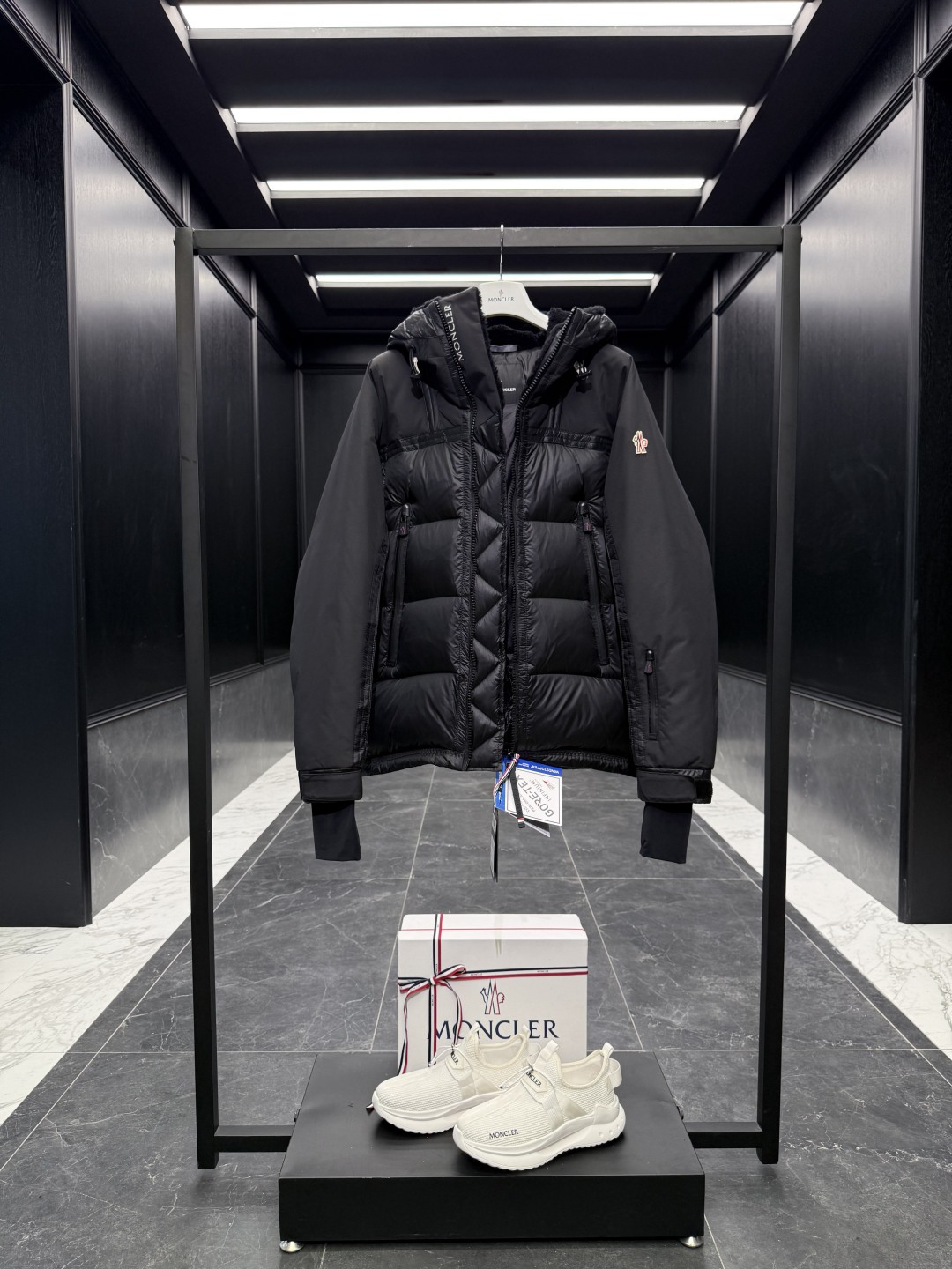 特级羽绒⬆️ Moncler Grenoble男士Morgins羊毛皮拼接里羽绒服.高端单品.原版购入开