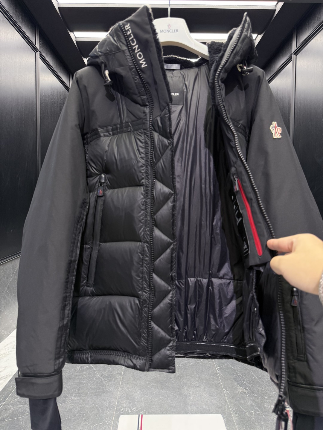 特级羽绒⬆️ Moncler Grenoble男士Morgins羊毛皮拼接里羽绒服.高端单品.原版购入开
