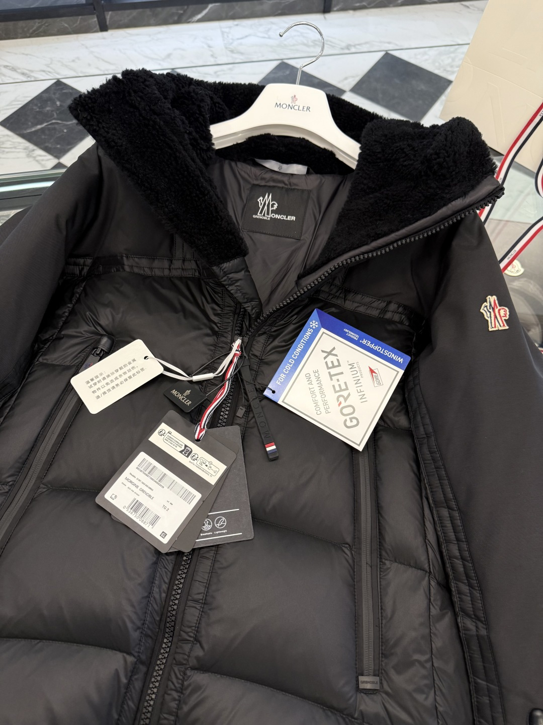 Moncler Grenoble 男士Morgins羊毛皮拼接里羽绒服.原版3W+购入开发.高端单品.更