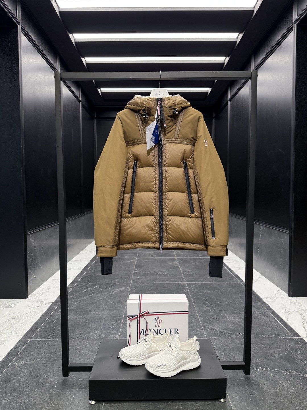 特级羽绒⬆️ Moncler Grenoble男士Morgins羊毛皮拼接里羽绒服.高端单品.原版购入开