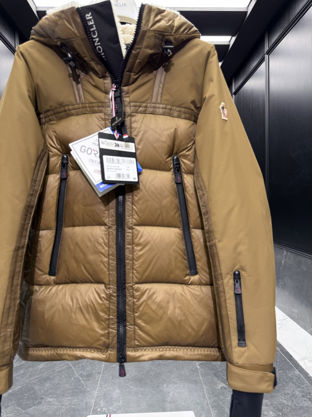 特级羽绒⬆️ Moncler Grenoble男士Morgins羊毛皮拼接里羽绒服.高端单品.原版购入开