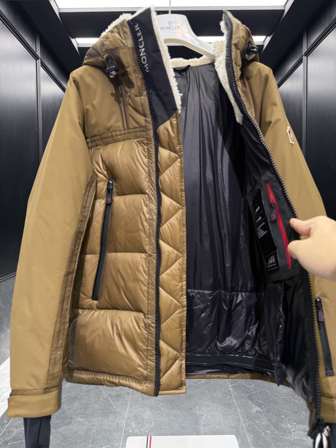 特级羽绒⬆️ Moncler Grenoble男士Morgins羊毛皮拼接里羽绒服.高端单品.原版购入开