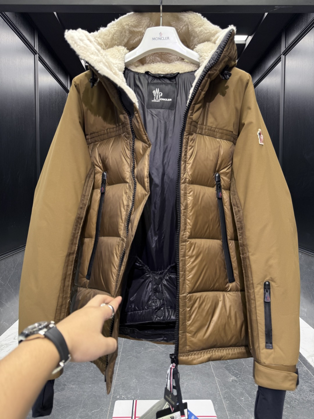 特级羽绒⬆️ Moncler Grenoble男士Morgins羊毛皮拼接里羽绒服.高端单品.原版购入开