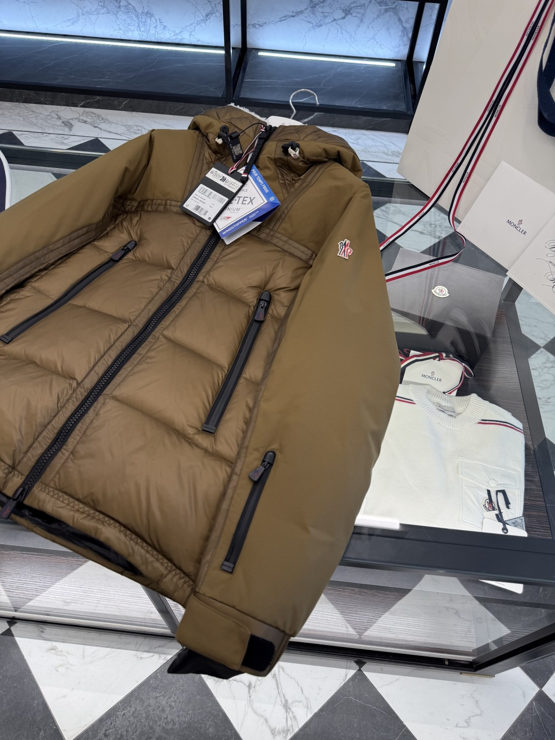 Moncler Grenoble 男士Morgins羊毛皮拼接里羽绒服.原版3W+购入开发.高端单品.更