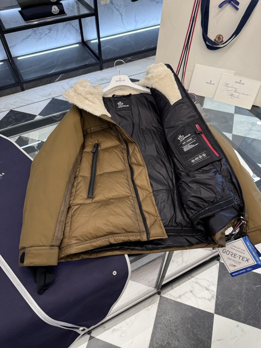 Moncler Grenoble 男士Morgins羊毛皮拼接里羽绒服.原版3W+购入开发.高端单品.更