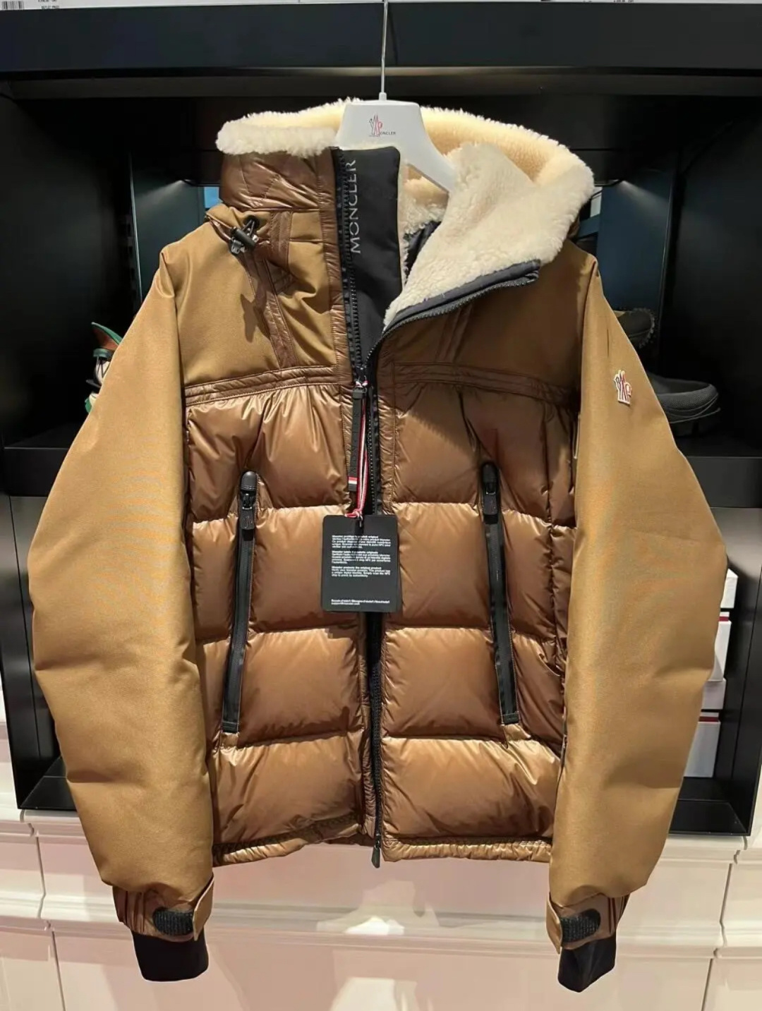 Moncler Grenoble 男士Morgins羊毛皮拼接里羽绒服.原版3W+购入开发.高端单品.柜