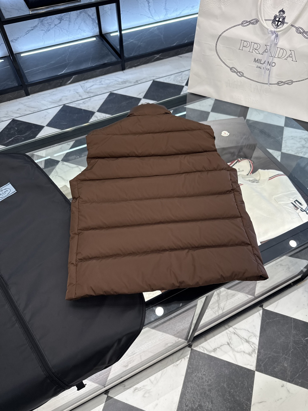 PRADA Re-Nylon 2025全新限定配色可可棕.经典羽绒背心/马甲(渠道臻品/贸易公司订单).