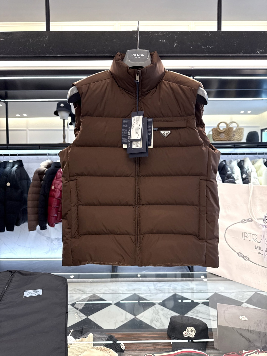 . 493383_560 493383_560