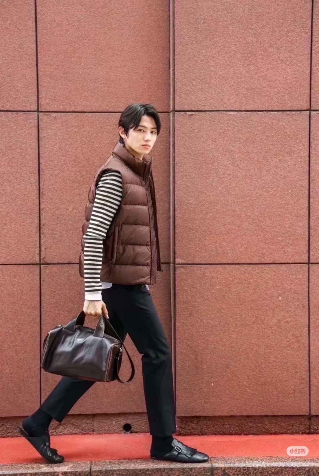 上身效果｜PRADA Re-Nylon 2025全新限定配色可可棕.经典羽绒马甲.这个配色真的绝了.必须