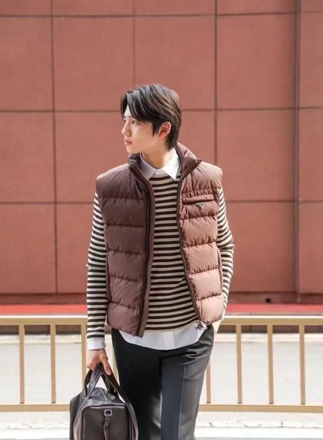 上身效果｜PRADA Re-Nylon 2025全新限定配色可可棕.经典羽绒马甲.这个配色真的绝了.必须