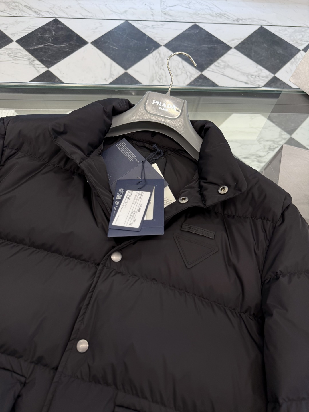 Prada Re-Nylon按扣式羽绒夹克.内里填充鹅绒.更多细节实拍.