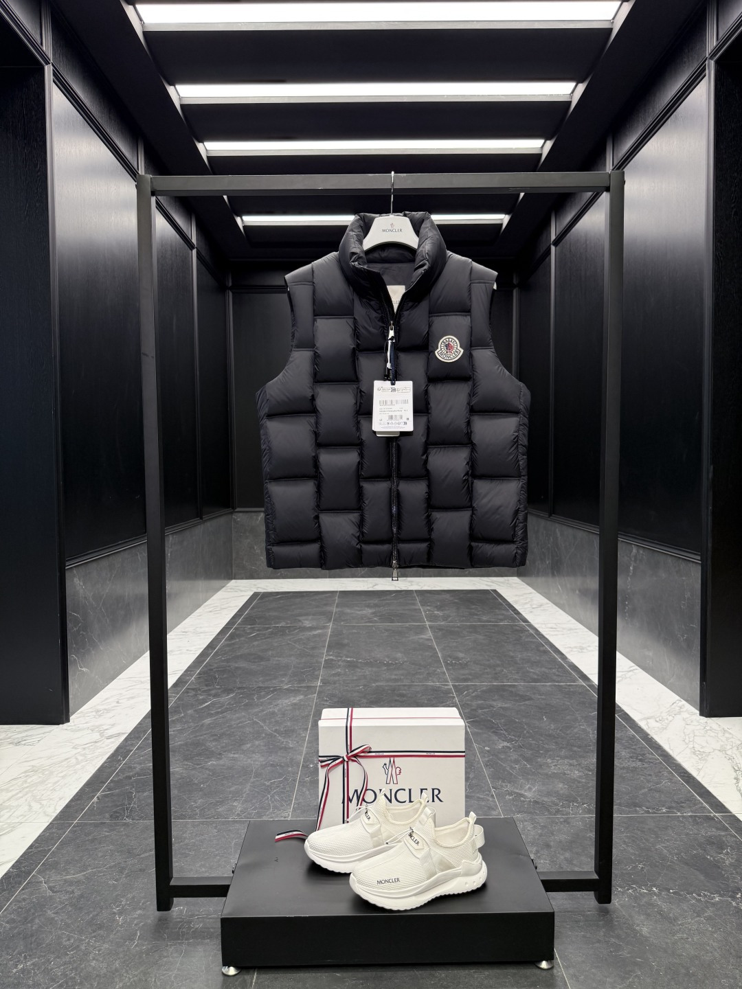 特级羽绒⬆️Moncler x ChristoPher Raxxy 明星同款 男女款3D绗缝拉链羽绒马甲