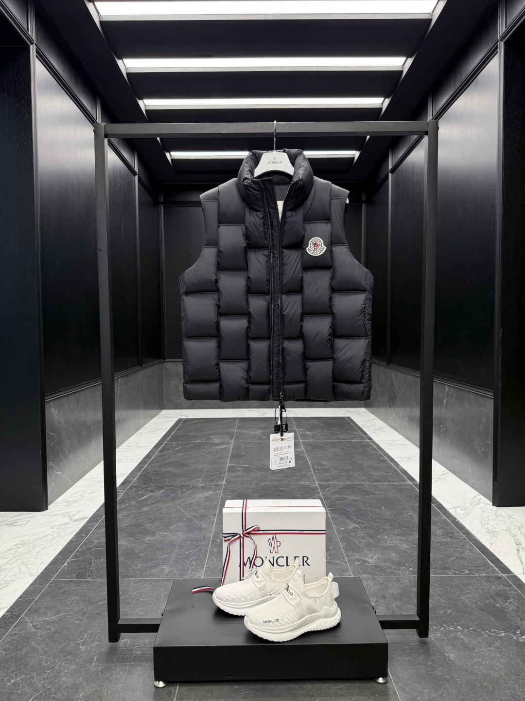 特级羽绒⬆️Moncler x ChristoPher Raxxy 明星同款 男女款3D绗缝拉链羽绒马甲