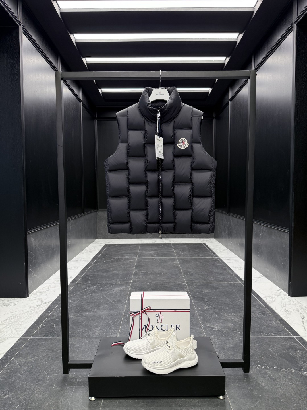 特级羽绒⬆️Moncler x ChristoPher Raxxy 明星同款 男女款3D绗缝拉链羽绒马甲