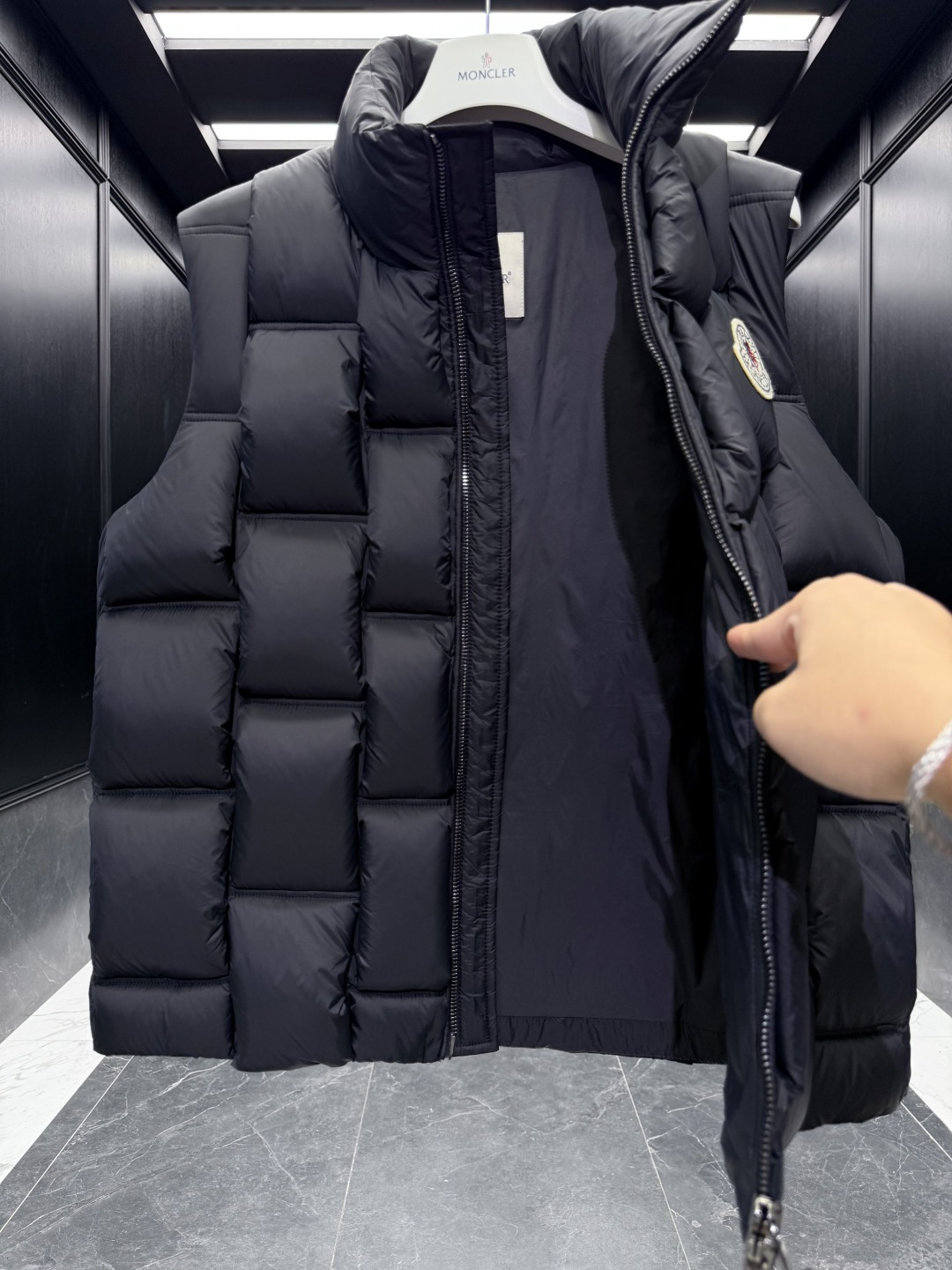 特级羽绒⬆️Moncler x ChristoPher Raxxy 明星同款 男女款3D绗缝拉链羽绒马甲