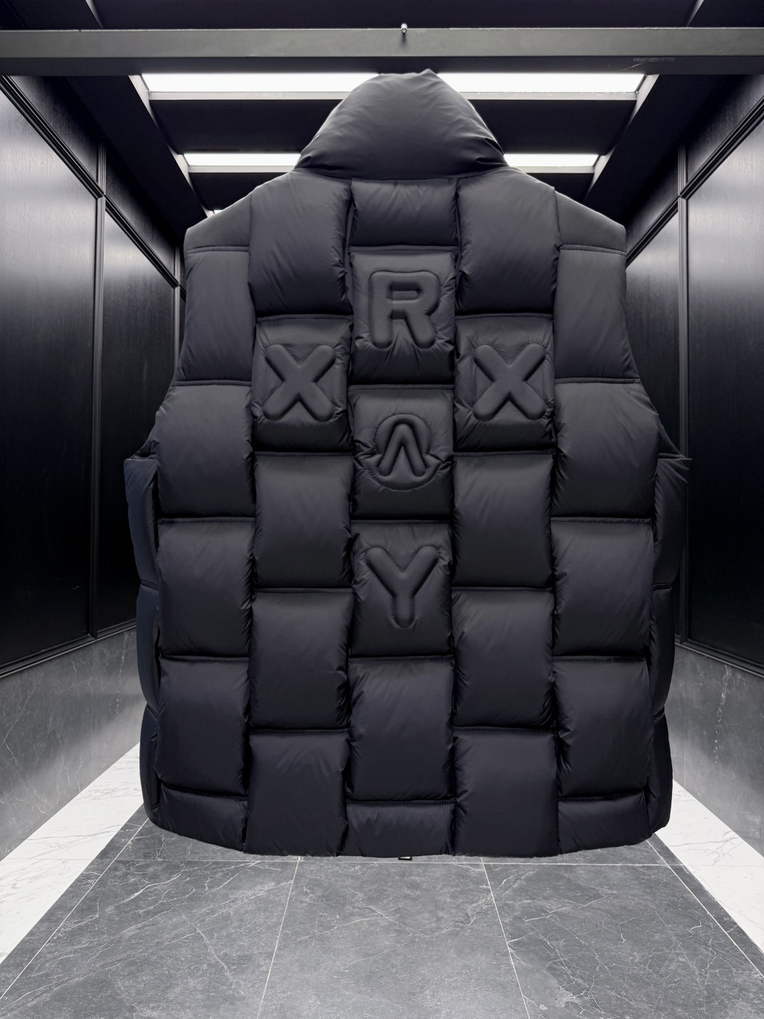 特级羽绒⬆️Moncler x ChristoPher Raxxy 明星同款 男女款3D绗缝拉链羽绒马甲