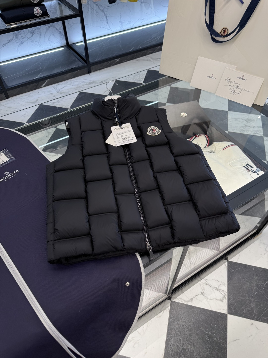 Moncler x ChristoPher Raxxy明星同款男女款3D绗缝拉链羽绒马甲.更多细节实拍.