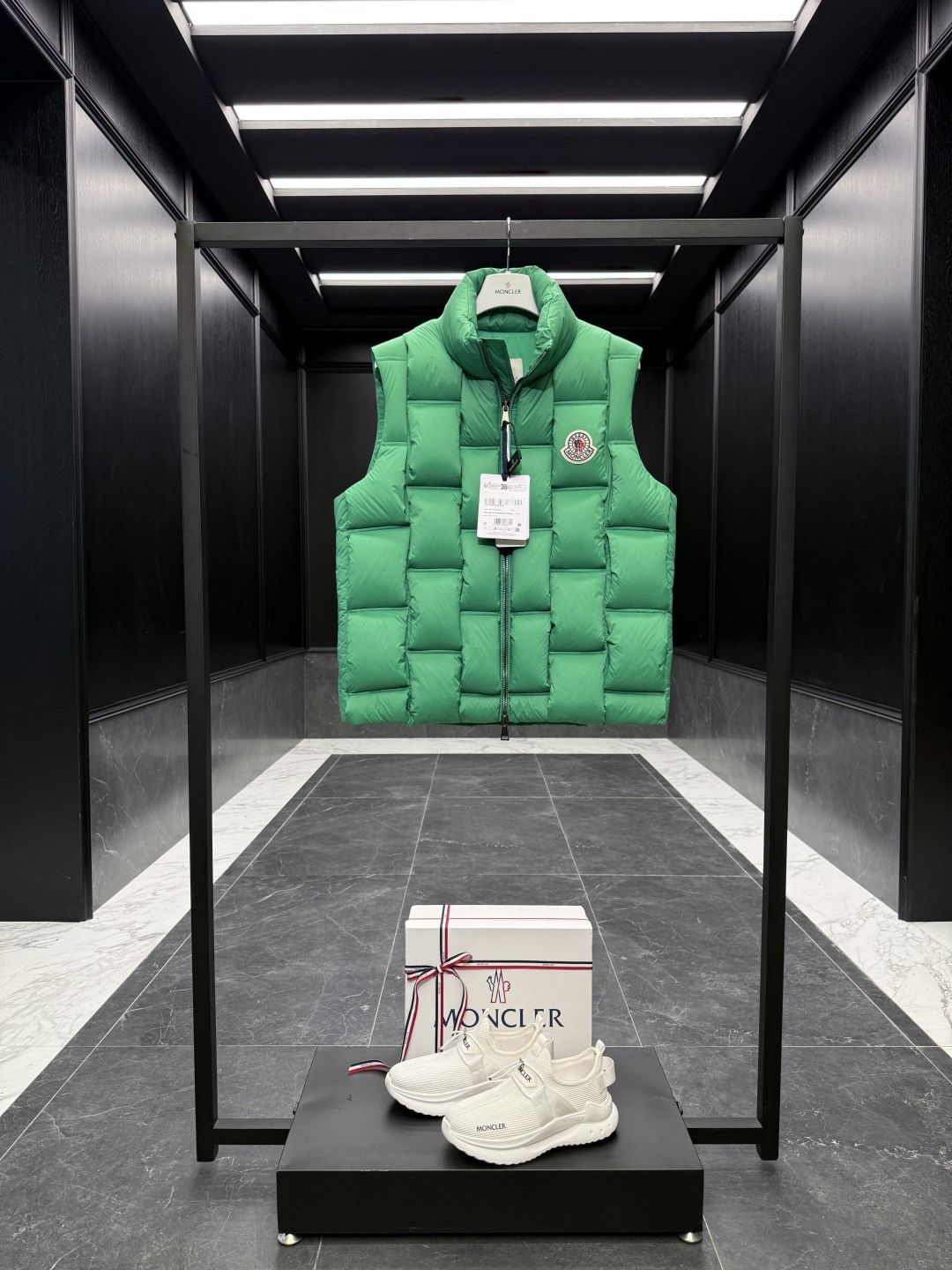 特级羽绒⬆️Moncler x ChristoPher Raxxy 明星同款 男女款3D绗缝拉链羽绒马甲