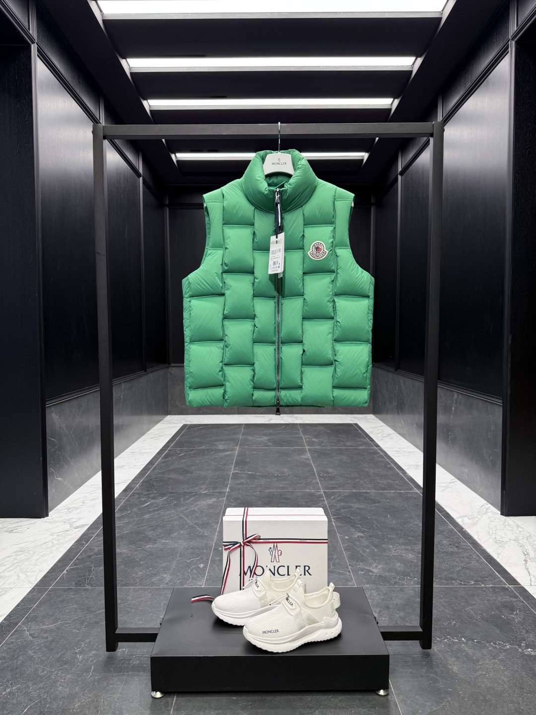 特级羽绒⬆️Moncler x ChristoPher Raxxy 明星同款 男女款3D绗缝拉链羽绒马甲