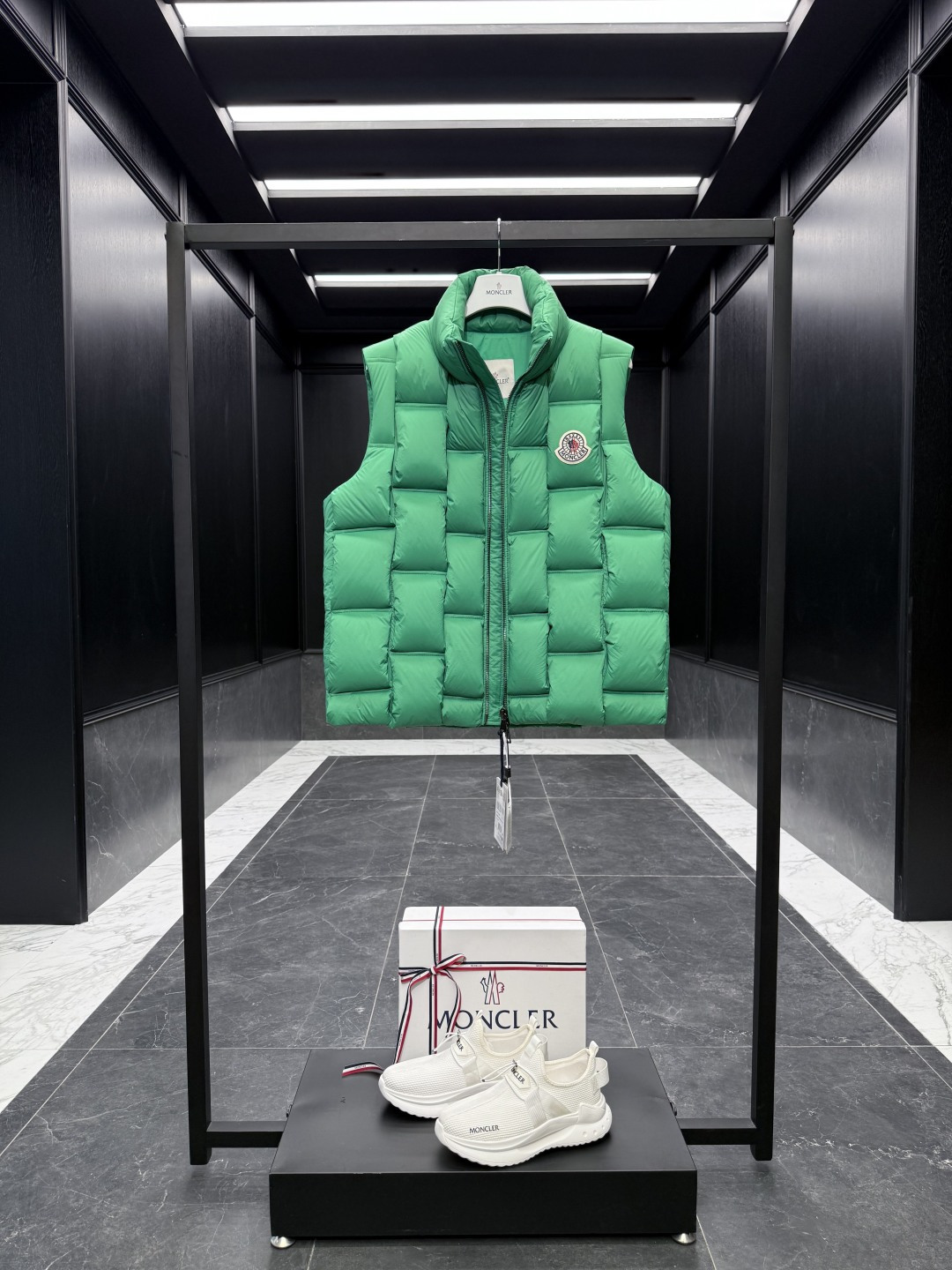 特级羽绒⬆️Moncler x ChristoPher Raxxy 明星同款 男女款3D绗缝拉链羽绒马甲