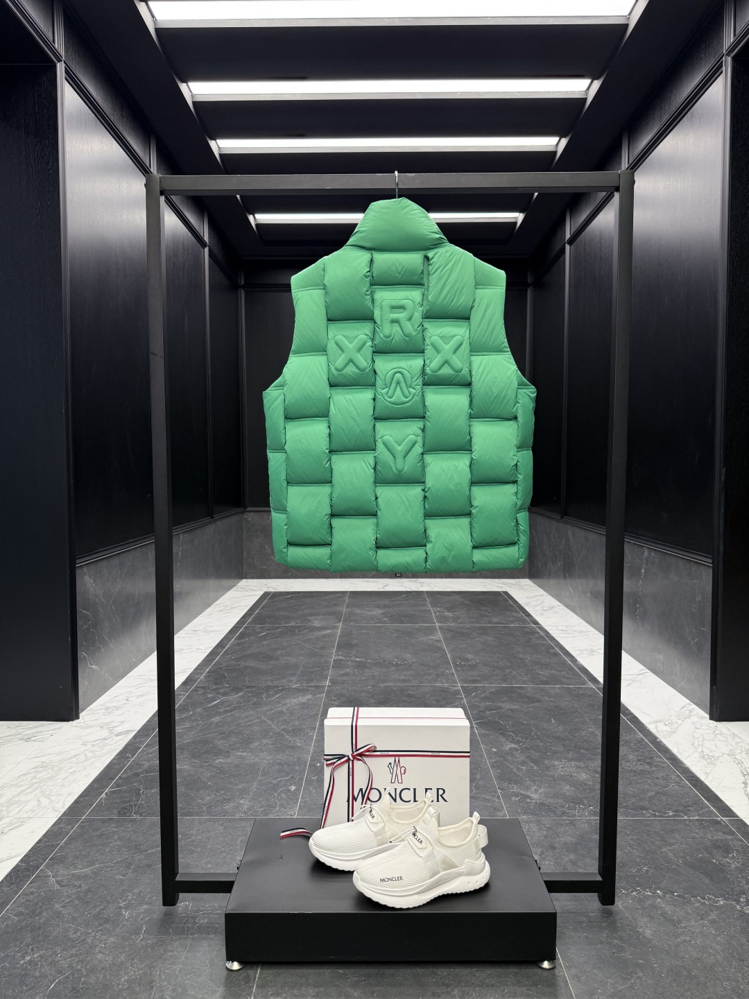 特级羽绒⬆️Moncler x ChristoPher Raxxy 明星同款 男女款3D绗缝拉链羽绒马甲