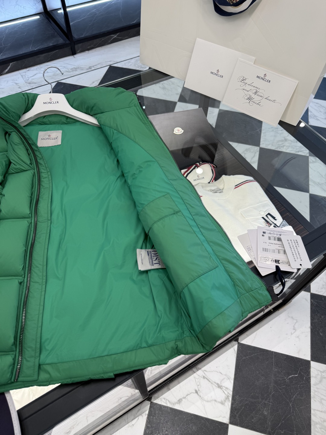 Moncler x ChristoPher Raxxy明星同款男女款3D绗缝拉链羽绒马甲.更多细节实拍.