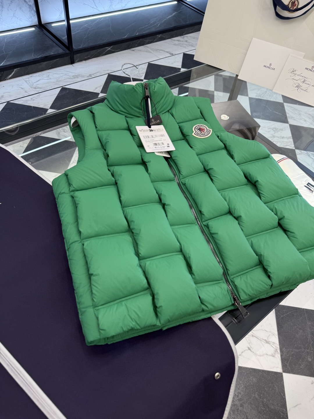 Moncler x ChristoPher Raxxy明星同款男女款3D绗缝拉链羽绒马甲.更多细节实拍.