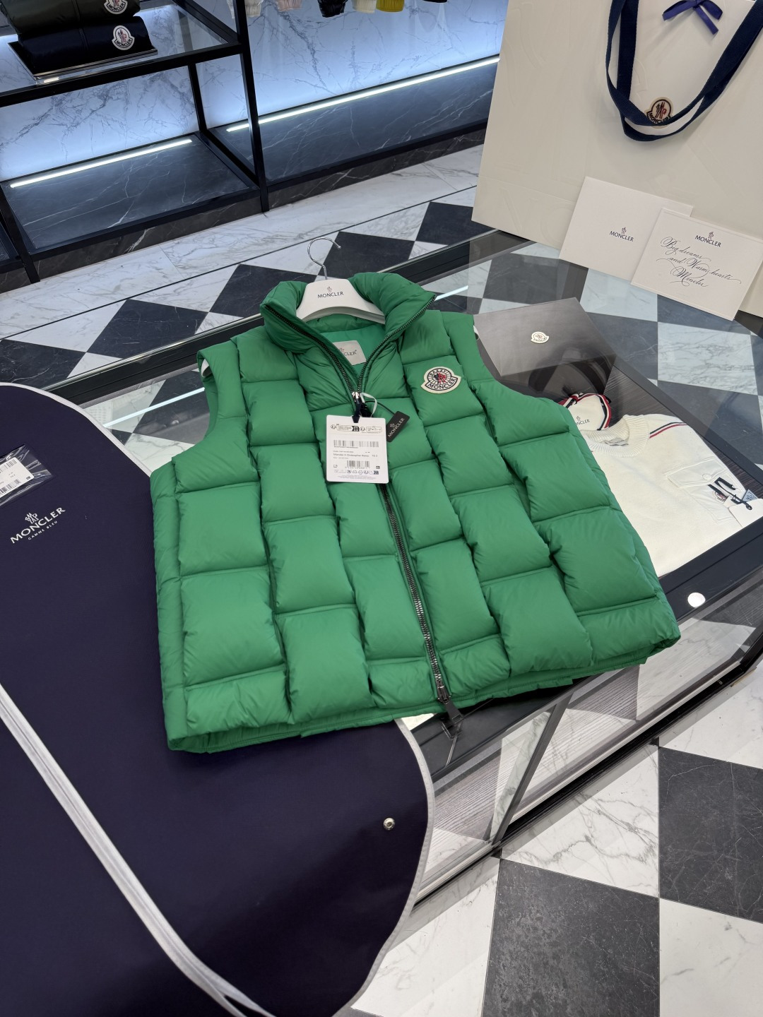 Moncler x ChristoPher Raxxy明星同款男女款3D绗缝拉链羽绒马甲.更多细节实拍.