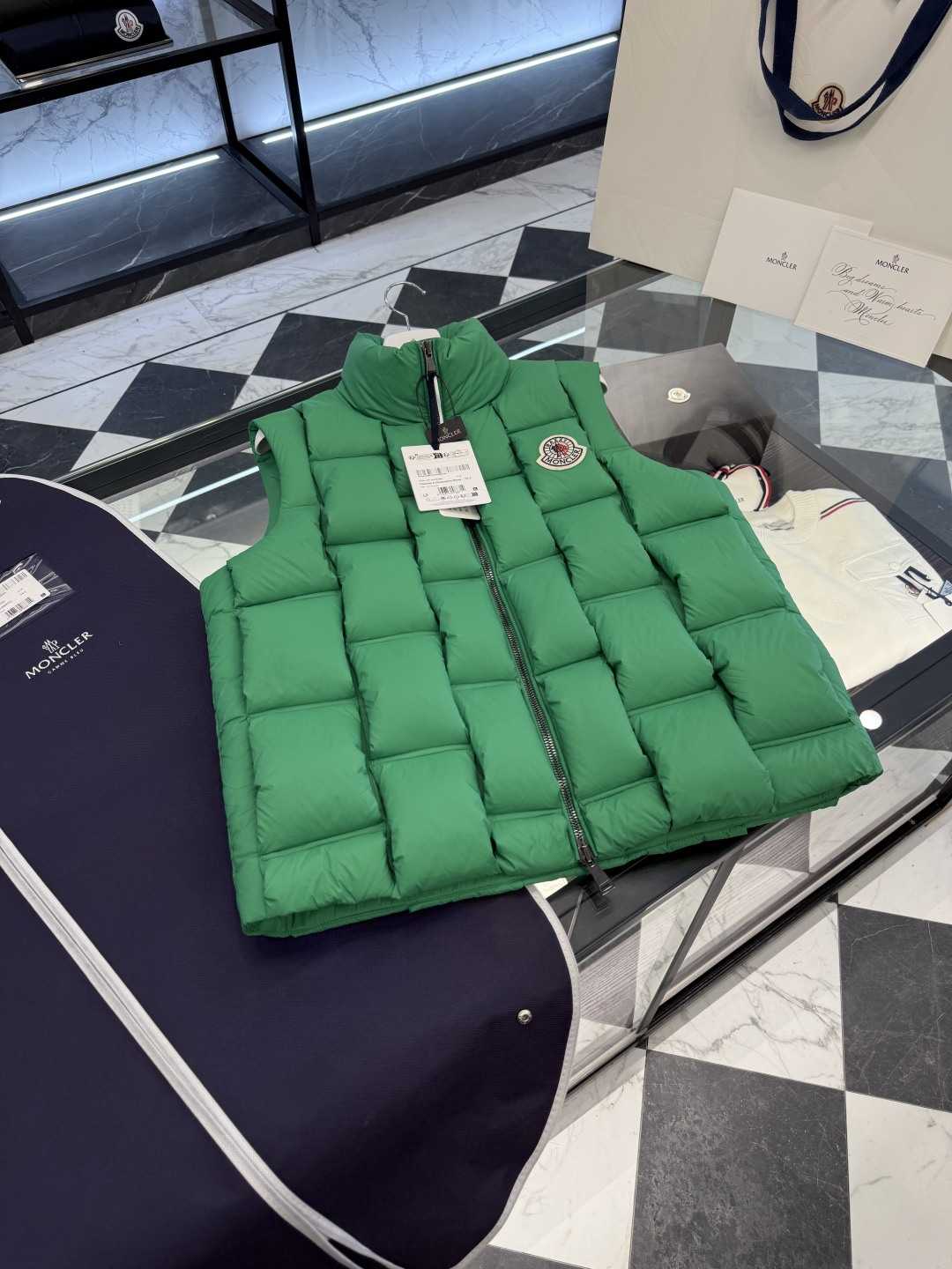 Moncler x ChristoPher Raxxy明星同款男女款3D绗缝拉链羽绒马甲.更多细节实拍.